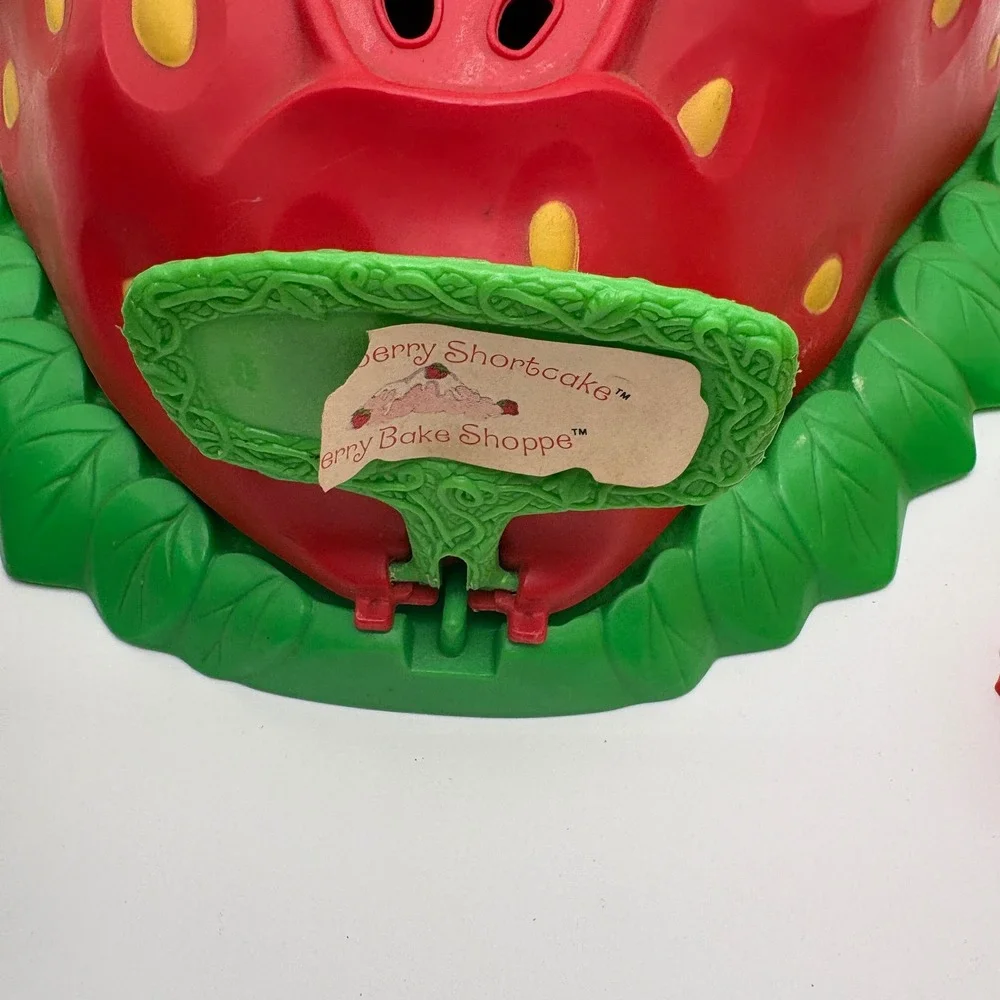 Vintage 1980s‎ Strawberry Shortcake Berry Bake Shoppe & Snail Cart Playset Lot